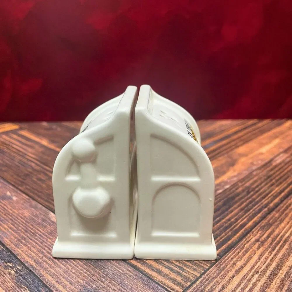 Vintage 1990s Souvenir Las Vegas Salt & Pepper Shakers – Fun & Collectible